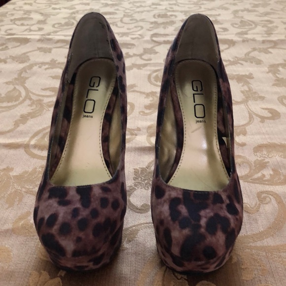 GLO jeans. Animal print sexy shoes. Comfortable! - Picture 2 of 8